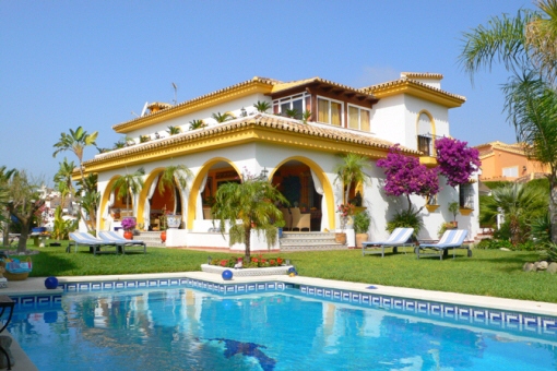 villa mit garten und pool | möbelideen villa mit garten und pool | möbelideen, Hause und garten