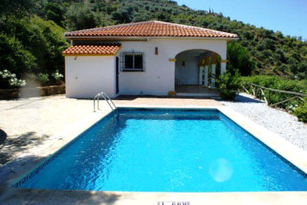 Villa in Sayalonga zum Kauf