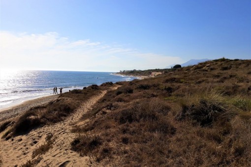 Der Käufer dieses wunderschönen Grundstücks mit Meerblick in Marbella kann sich freuen. Mit einem Quadratmeterpreis von rund 330 Euro ist in dieser Lage mit einer deutlichen Wertsteigerung zu rechnen.