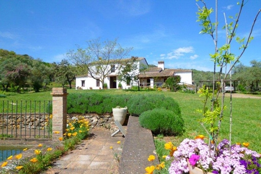 Bezaubernde Finca mit Pferdeställen und Gästehaus in Aracena