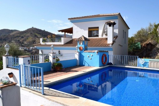 Stilvolle Villa mit wunderschönem Pool und Bergblick in Comares, Málaga