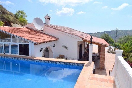 Moderne Villa mit großem Pool in Almáchar, Málaga