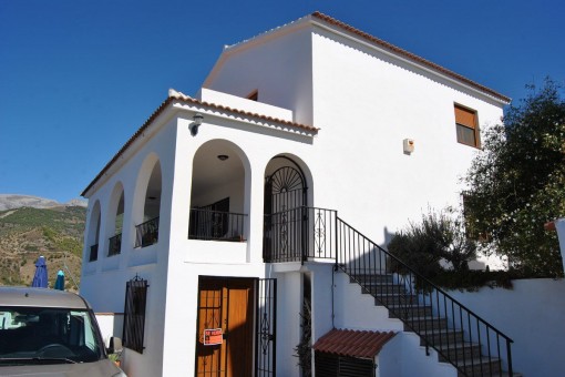 Klassische Villa mit Blick über das weiße Dorf Canillas de Albaida