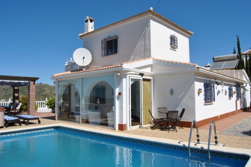 Rustikales Haus mit Pool und Panoramameerblick in Cómpeta, Málaga