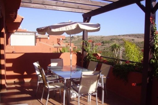 Stilvolle Wohnung mit großer Terrasse und Pool