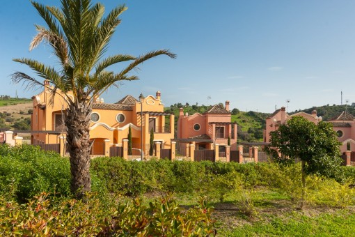 Neue Wohnanlage von Freistehenden und Doppelhaushälften, Frontlinie Golf, Estepona, Malaga