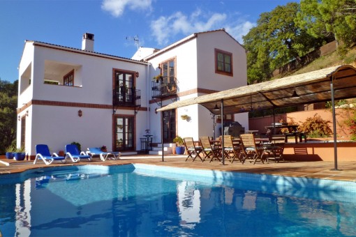 Idyllisch gelegene Finca mit großem Gästehaus in Casares, Málaga