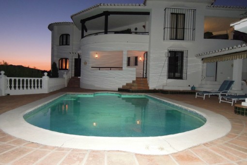 Villa mit Pool und Meerblick in Valtocado, Málaga
