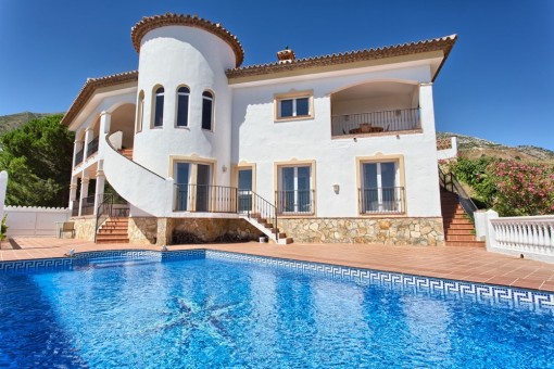 Villa mit Pool und Bergblick in Valtocado, Málaga