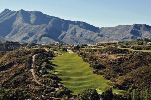 Exklusives Grundstück am Golfplatz in Mijas