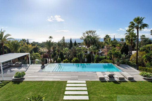Kürzlich renovierte Villa in Top Qualität mit atemberaubendem Meerblick in Marbella Ost.