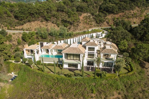 Zeitgemäße und qualitativ hochwertige Villa mit spektakulären Blick in die Berge in La Zagaleta, Benahavis