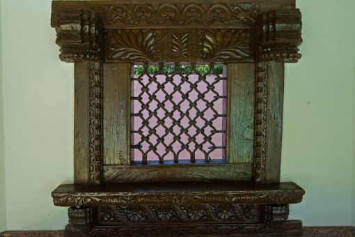 Fenster mit traditionellen Ornamenten