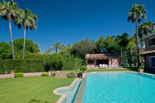 Poolbereich mit Zugang zum Gatenhaus