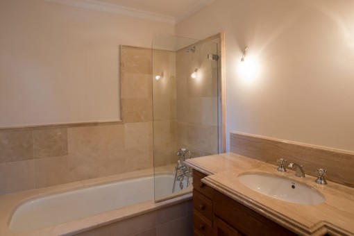 Badezimmer mit Waschbecken
