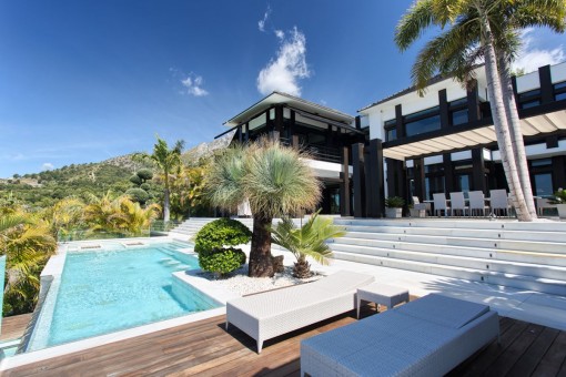 Hochwertige moderne Designer Villa mit spektakulärem Meerblick in Marbella