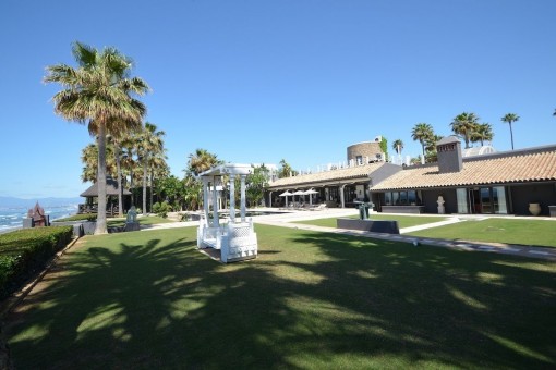 Spektakuläre Villa am Strand in Los Monteros, Marbella