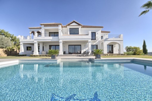 Top-Qualitätsvilla in Los Flamingos Golf Resort, Benahavis - nach Süden mit spektakulärem Ausblick auf das Mittelmeer ausgerichtet