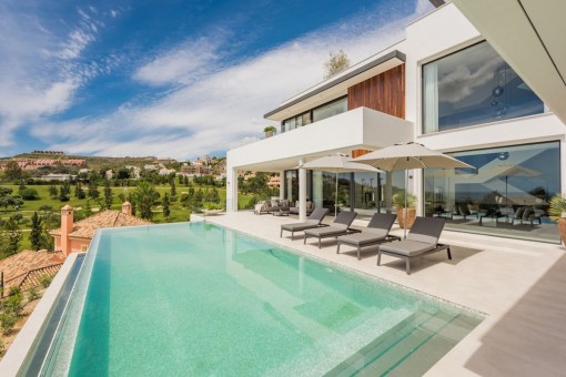 Beeindruckende, zeitlose Neubauvilla bei La Alqueria, Benahavis