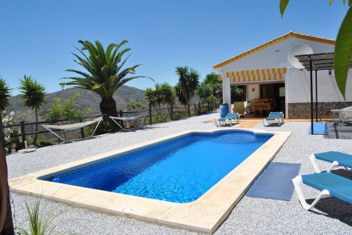 Möblierte Finca mit Privatpool, Berg und Talblick