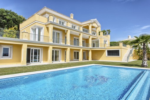 Nach den höchsten Standards erbaute Neubauvilla mit schöner Aussicht auf die Küste in Benahavís
