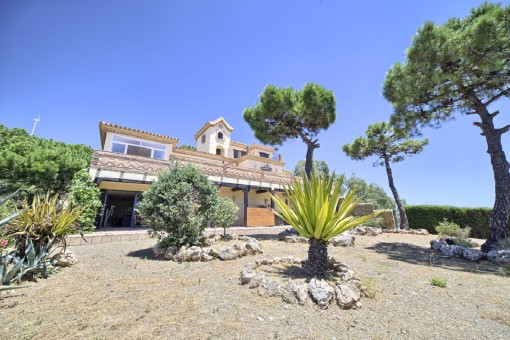 Elegantes Familienhaus mit Pool in der Nähe der Stadt Estepona
