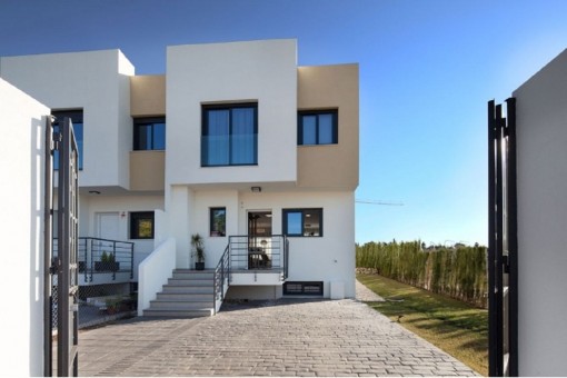 Brandneues Bauprojekt mit verschiedenen Hausstilen in einer ruhigen Wohngegend in der Nähe von Málaga