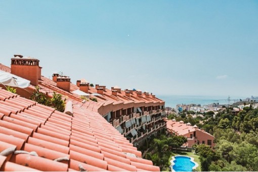 Geräumiges und helles Penthouse in Fuengirola mit Gemeinschaftspool und Meerblick