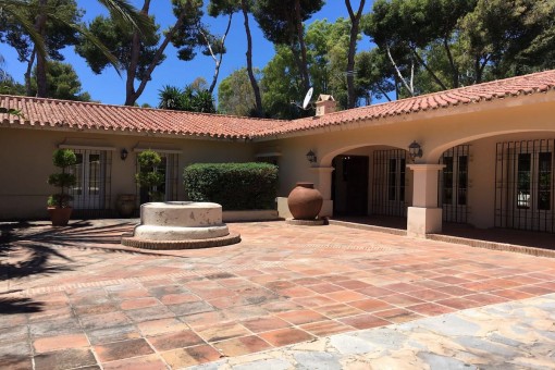 Villa im andalusischen Stil in Strandnähe in Los Monteros, im Osten Marbellas