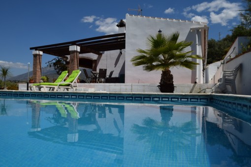 Wunderschöne Finca mit Pool und traumhaftem Bergblick in Arenas