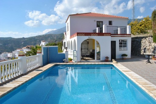 Wunderschöne Villa mit großer Terrasse und Pool in Canillas de Albaida