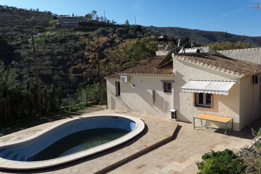 Schönes Landhaus mit Garage und Pool in fußläufiger Entfernung zum Dorf Arenas