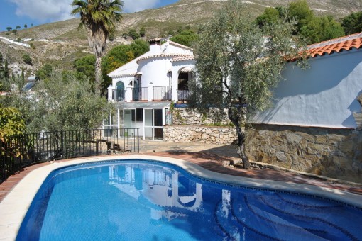 Ausgezeichnete Villa mit Gästewohnung, privatem Pool und Doppelgarage in Cómpeta, Málaga