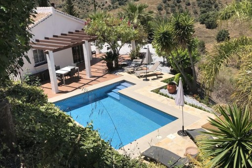 Außergewöhnlich gut präsentiertes Landhaus mit privatem Pool in Torrox, Málaga