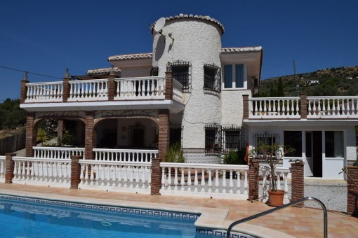 Schöne freistehende Villa mit privatem Pool und Panoramablick auf die Berge in Alcaucín
