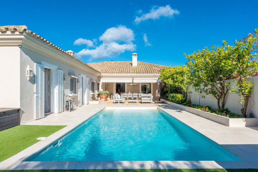 Luxuriöse Villa in Sotogrande Alto mit Pool, Innenhof und privatem Fitnessraum
