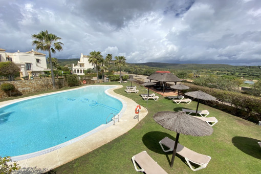 Geräumiges Reihenhaus mit Meerblick, Garten und Gemeinschaftspool in der exklusiven Urbanisation Sotogrande