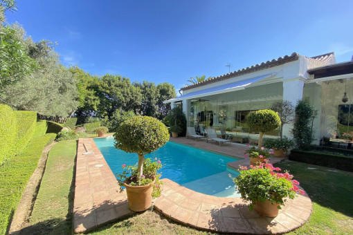 Top geflegte Villa in Sotogrande Alto mit Pool, 4 Schlafzimmern und Patio im andalusischen Stil